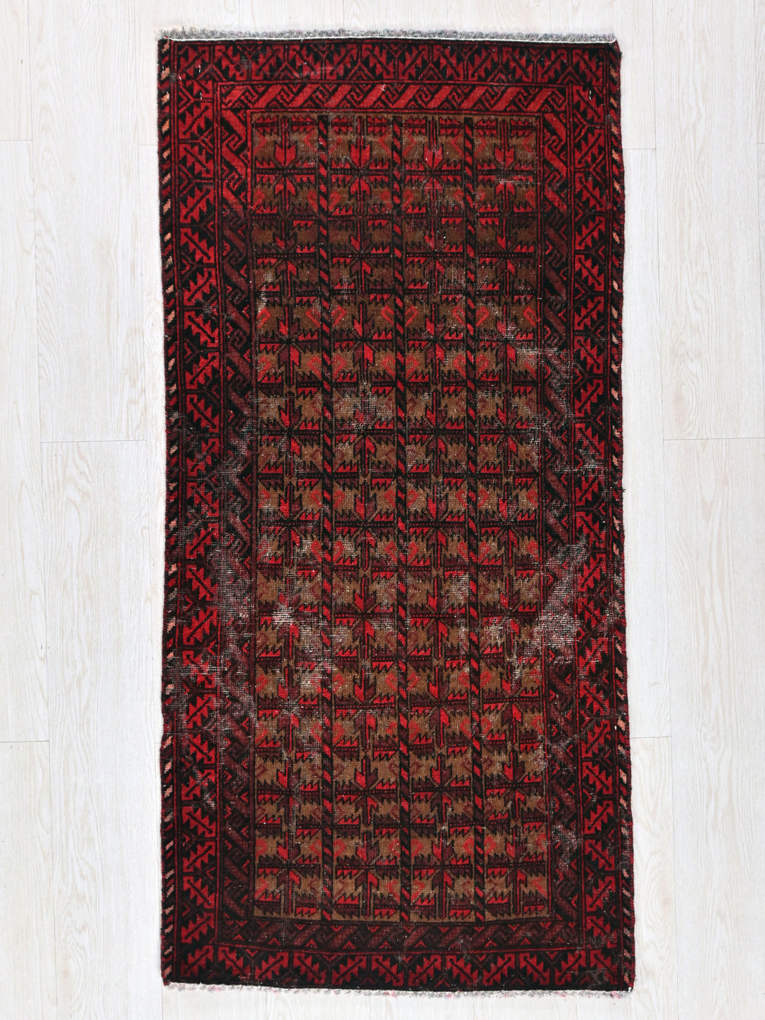 2' 2" x 4' 9"