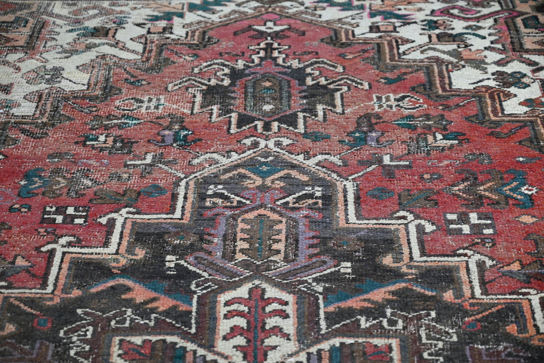 red Large rug 8' 0" x 10' 6"