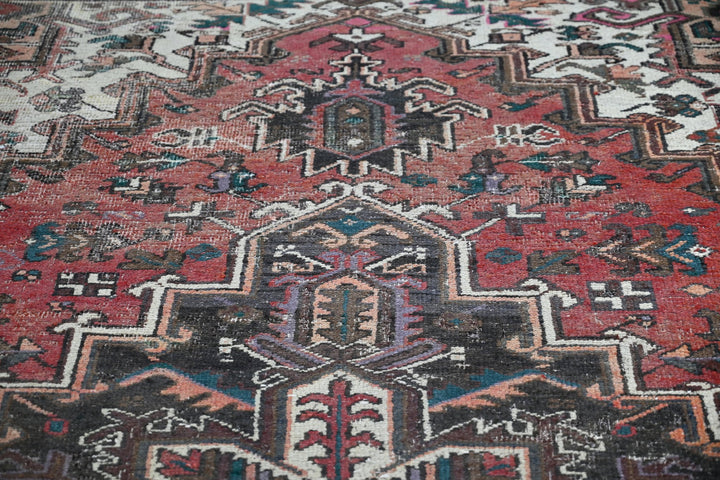 red Large rug 8' 0" x 10' 6"