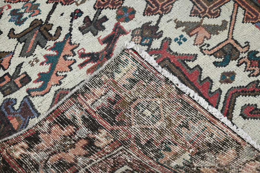 red Large rug 8' 0" x 10' 6"