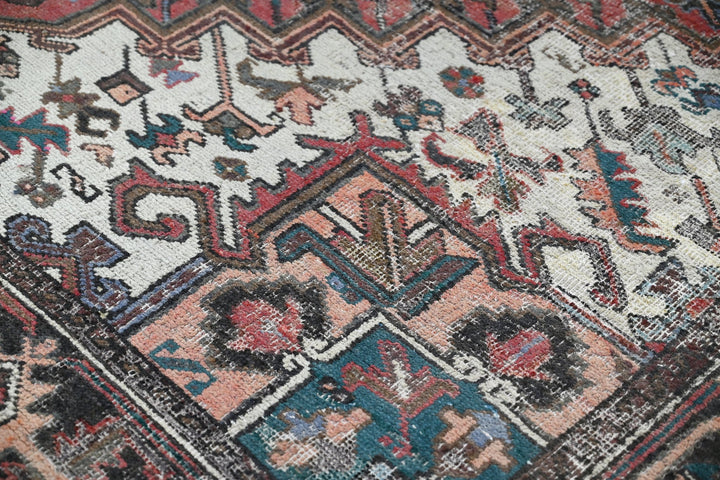 red Large rug 8' 0" x 10' 6"