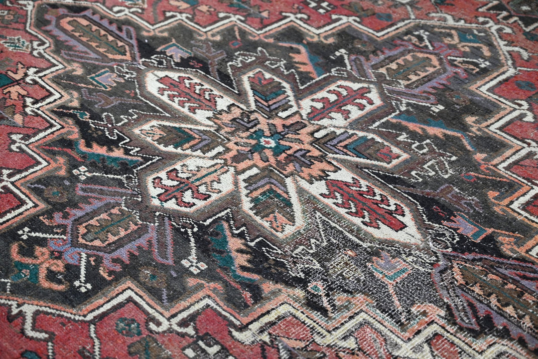 red Large rug 8' 0" x 10' 6"