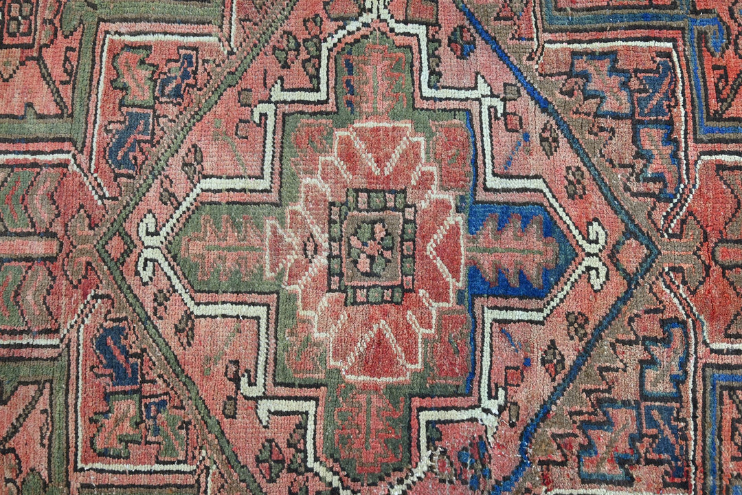 red Large rug 7' 2" x 9' 11"