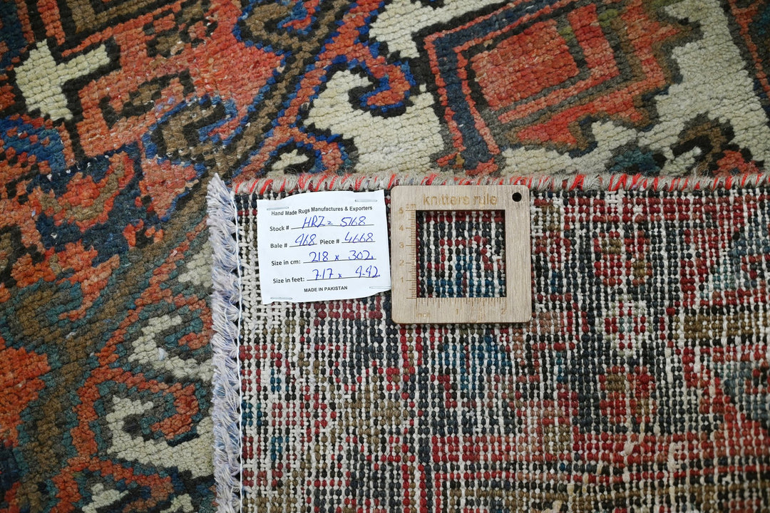 red Large rug 7' 2" x 9' 11"