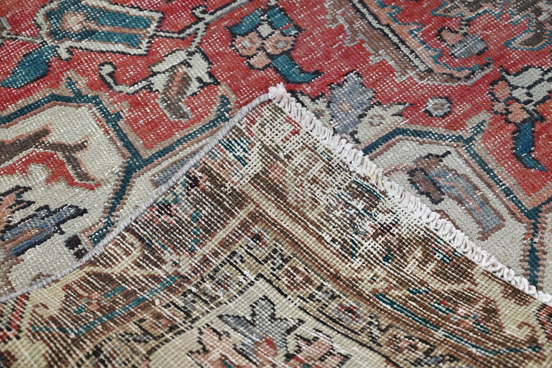 red Large rug 6' 7" x 10' 0"