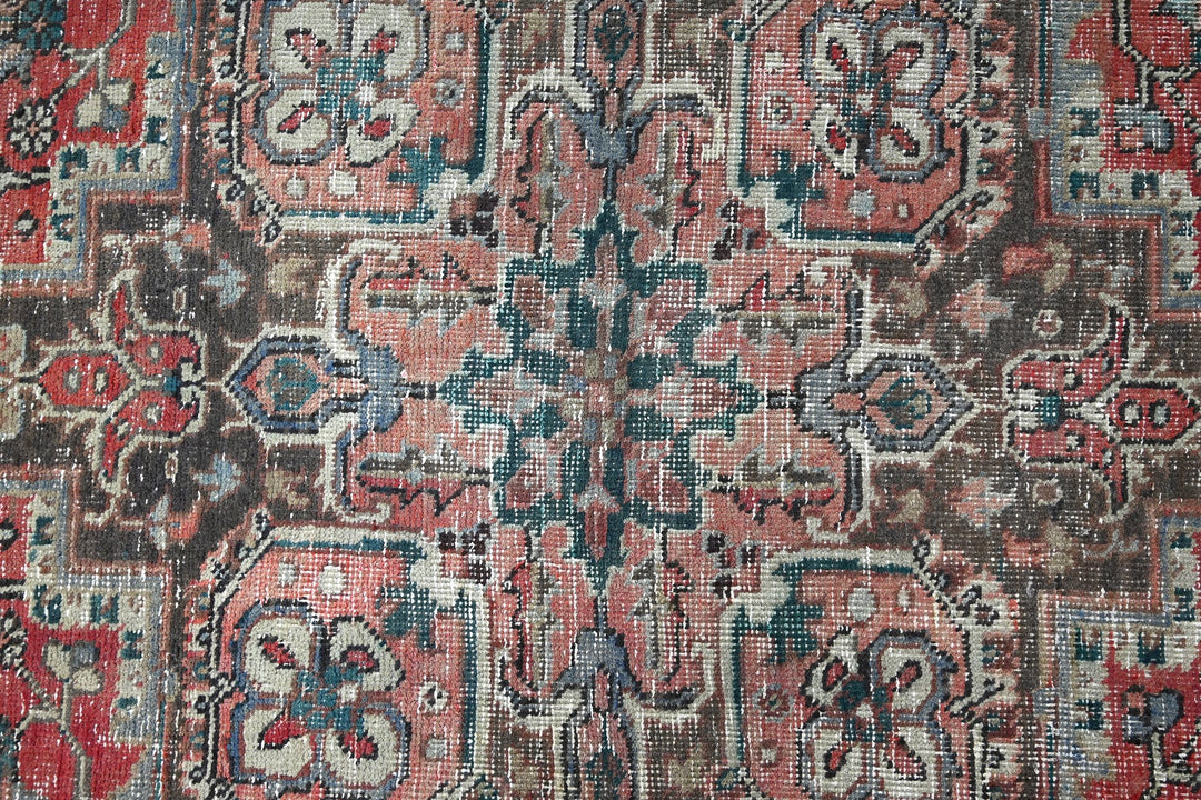 red Large rug 6' 7" x 10' 0"