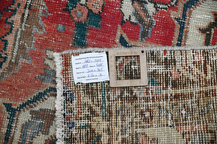 red Large rug 6' 7" x 10' 0"