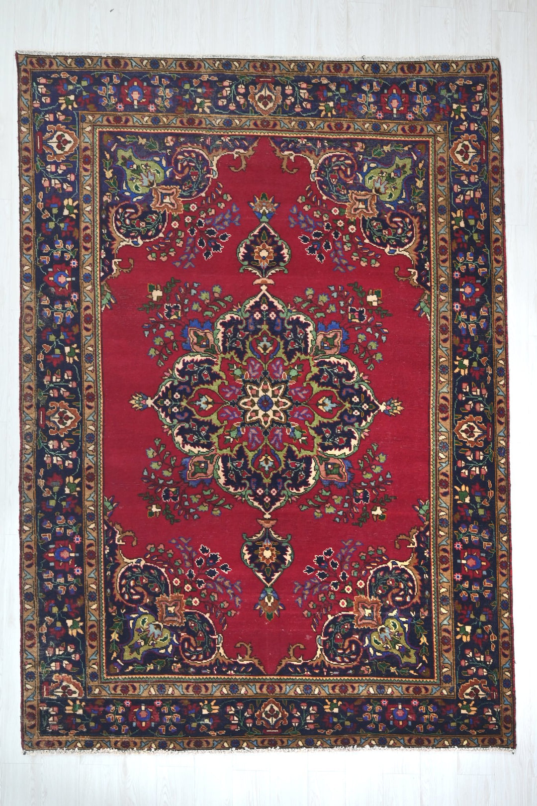 red Large rug 6' 7" x 9' 3"
