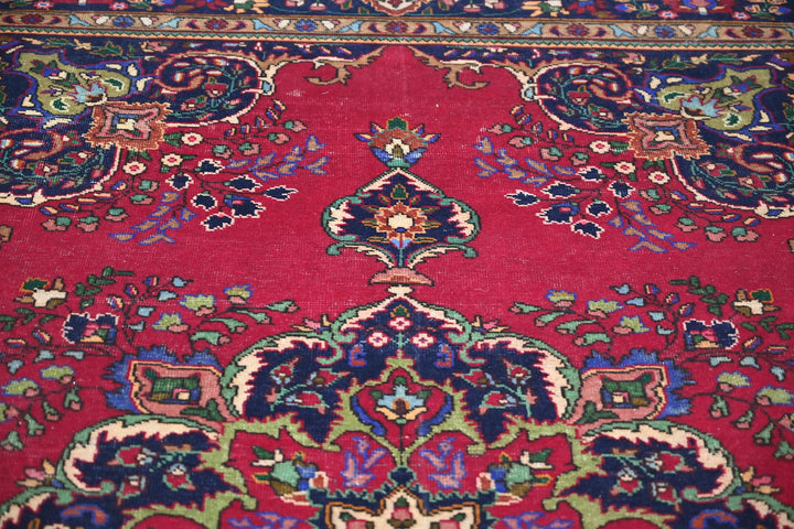 red Large rug 6' 7" x 9' 3"