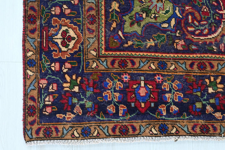 red Large rug 6' 7" x 9' 3"