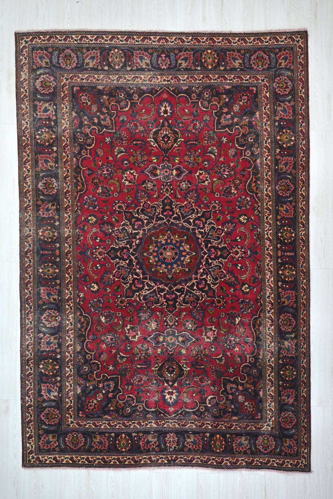red Medium rug 6' 5" x 9' 4"