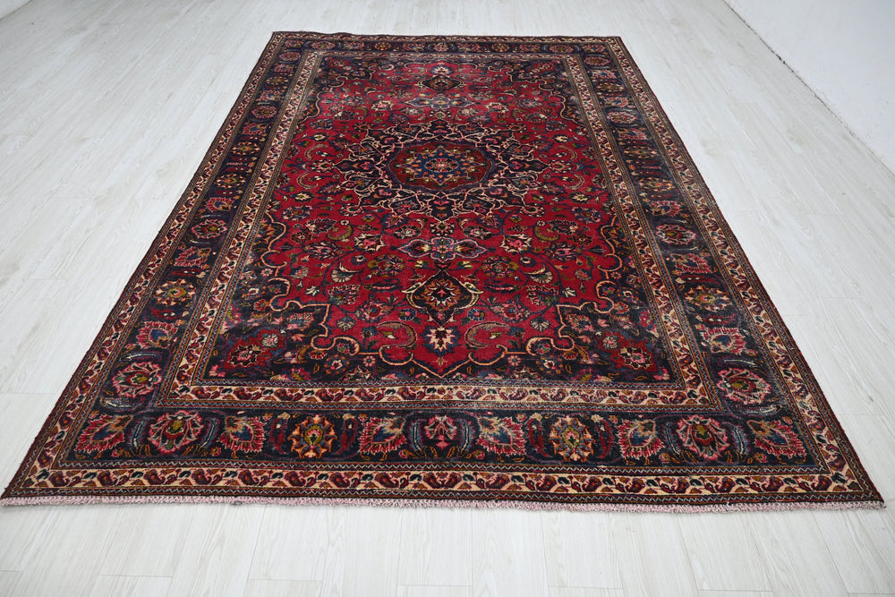 red Medium rug 6' 5" x 9' 4"
