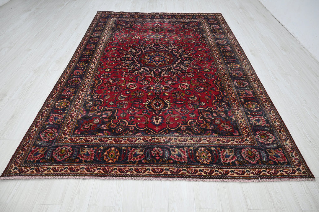 red Medium rug 6' 5" x 9' 4"