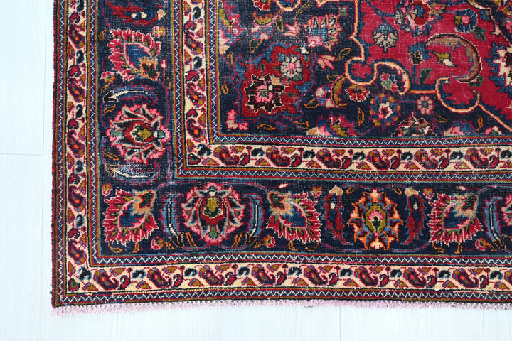 red Medium rug 6' 5" x 9' 4"