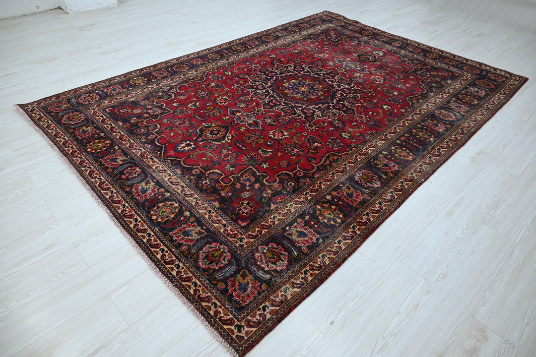 red Medium rug 6' 5" x 9' 4"