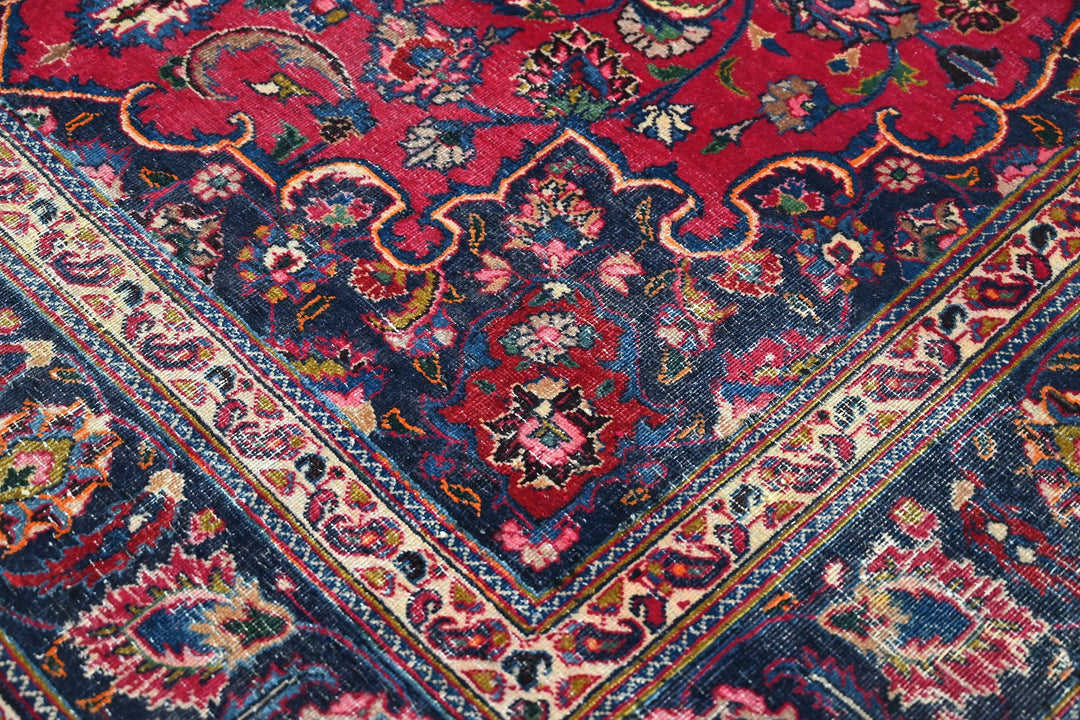 red Medium rug 6' 5" x 9' 4"