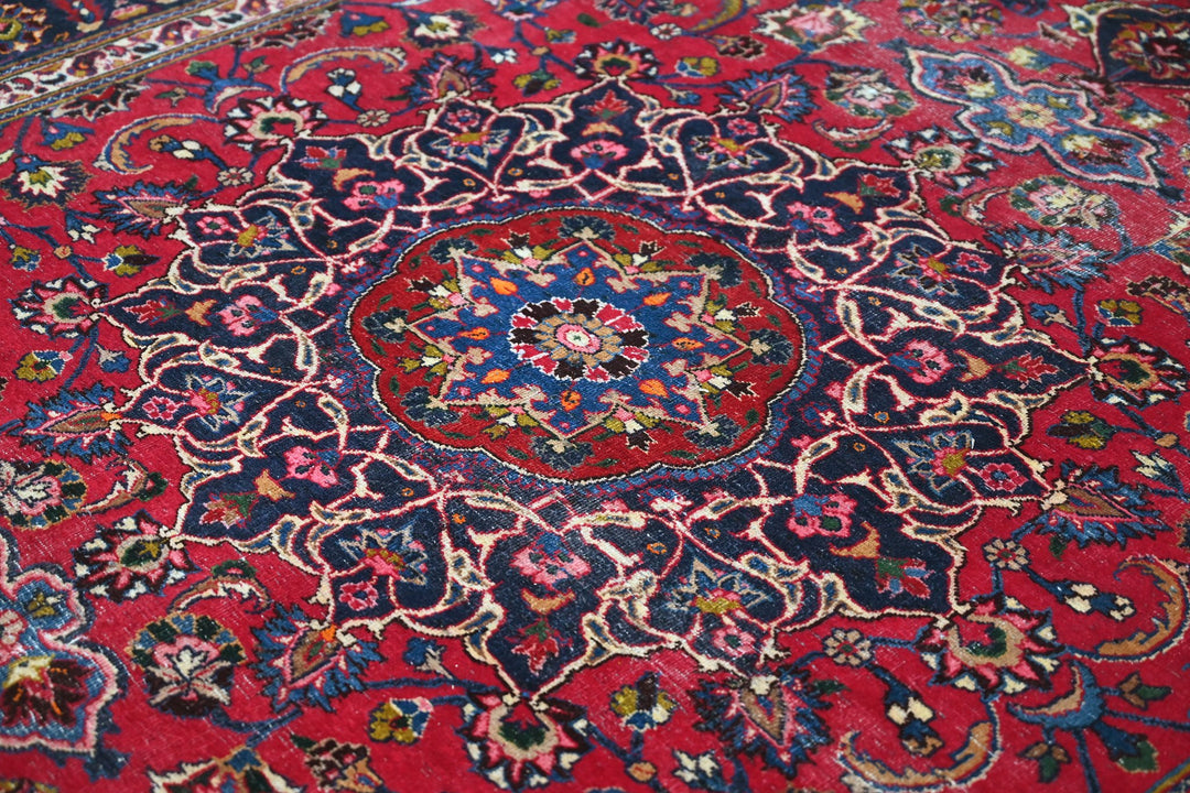 red Medium rug 6' 5" x 9' 4"