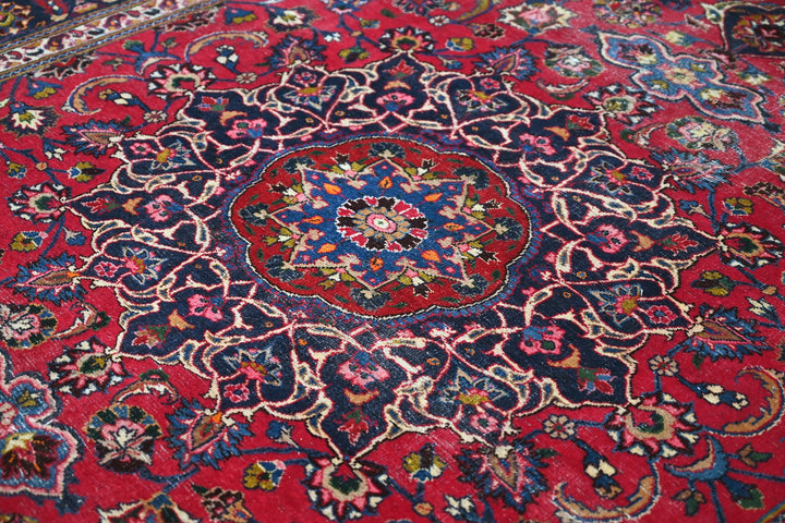 red Medium rug 6' 5" x 9' 4"
