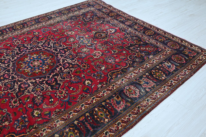 red Medium rug 6' 5" x 9' 4"