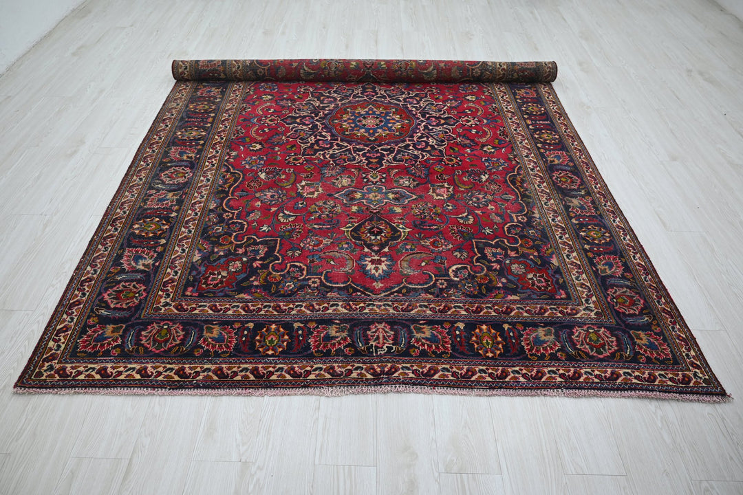 red Medium rug 6' 5" x 9' 4"