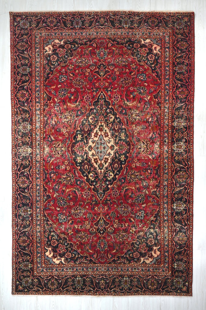 red Medium rug 5' 10" x 9' 0"