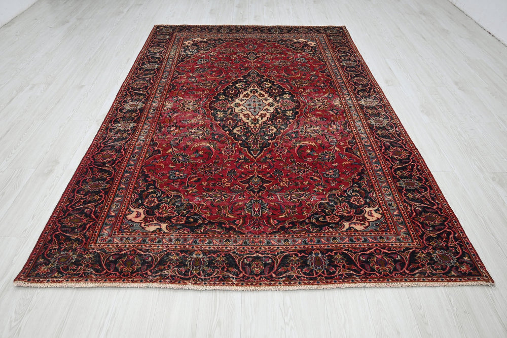 red Medium rug 5' 10" x 9' 0"