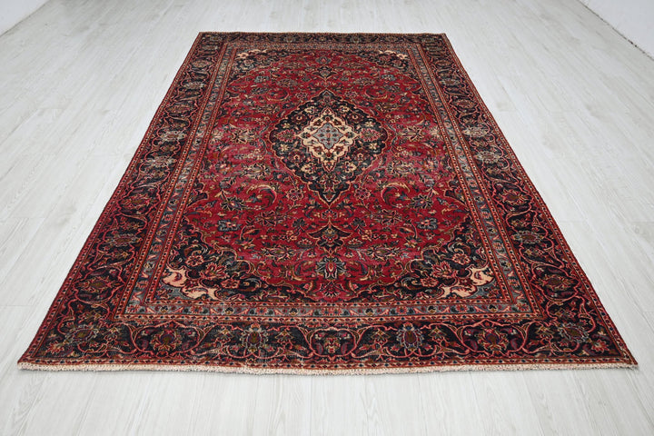 red Medium rug 5' 10" x 9' 0"