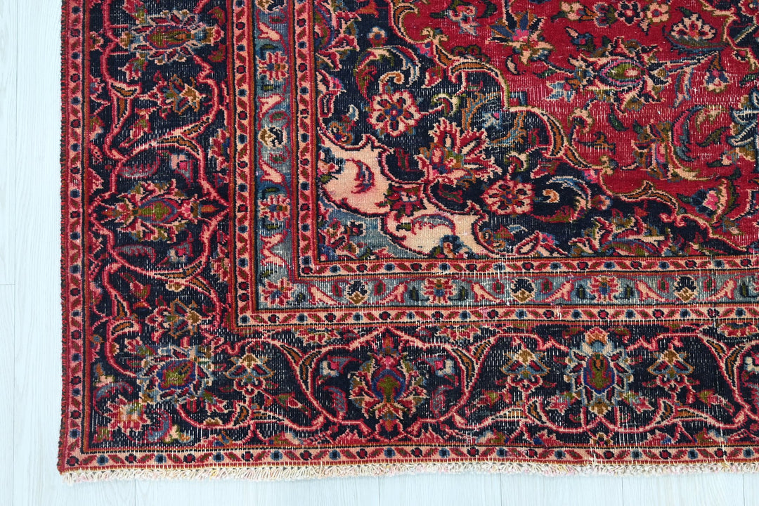 red Medium rug 5' 10" x 9' 0"