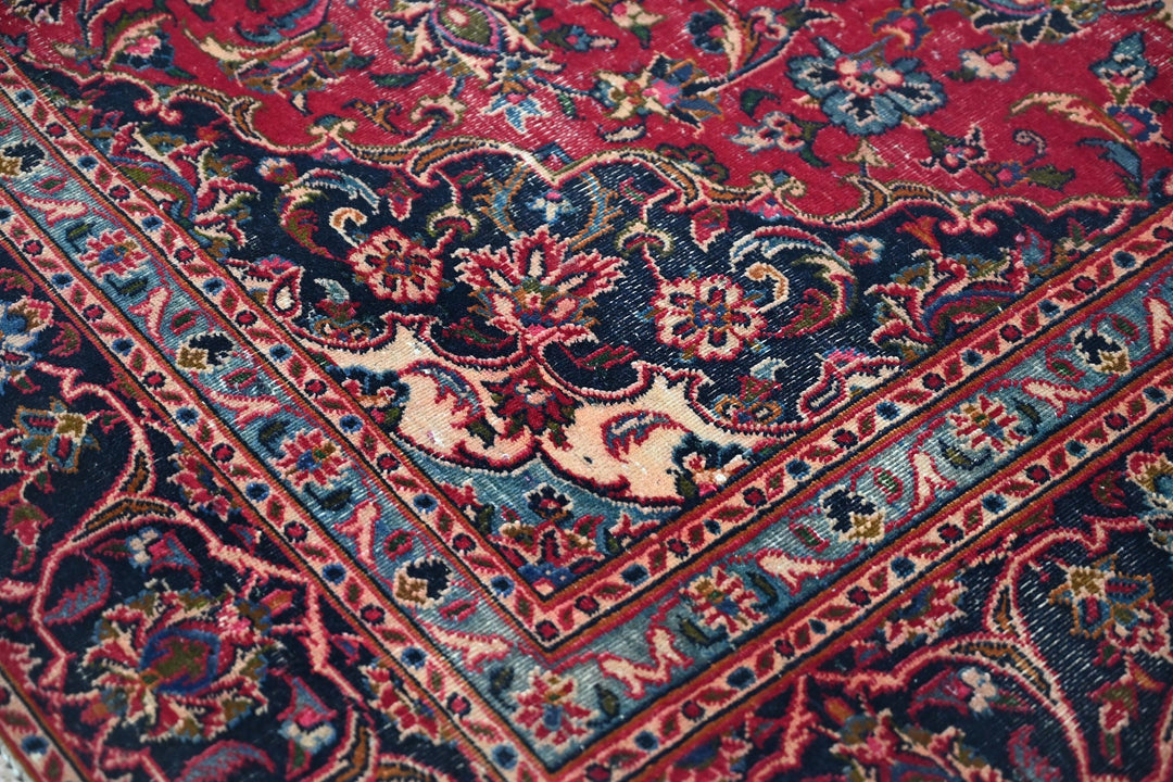 red Medium rug 5' 10" x 9' 0"