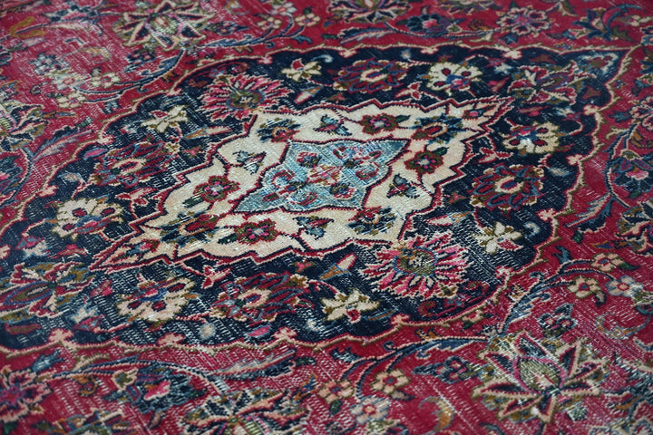 red Medium rug 5' 10" x 9' 0"