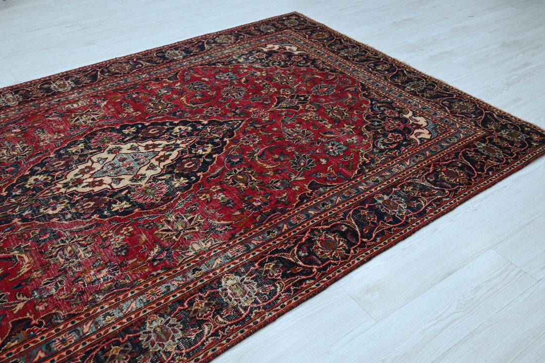 red Medium rug 5' 10" x 9' 0"