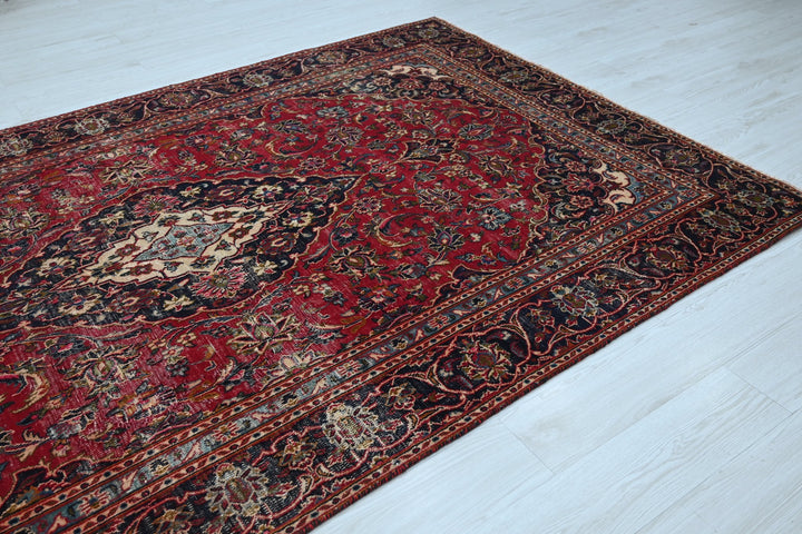 red Medium rug 5' 10" x 9' 0"