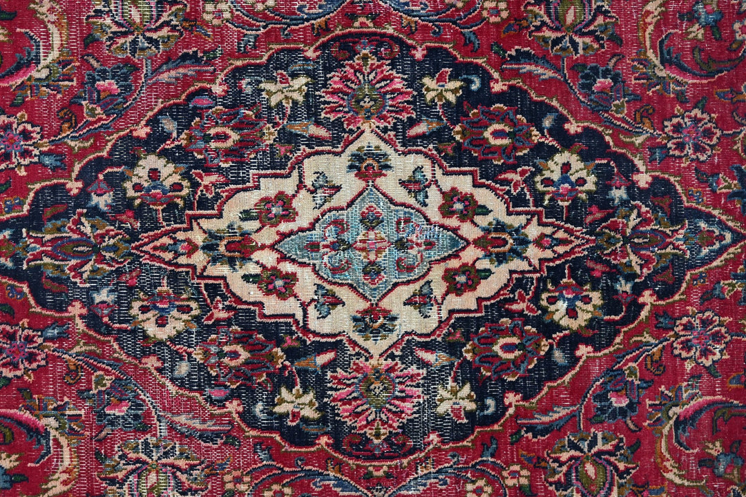 red Medium rug 5' 10" x 9' 0"
