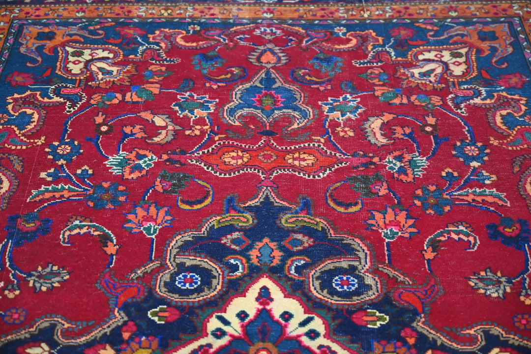 red Medium rug 6' 1" x 9' 3"