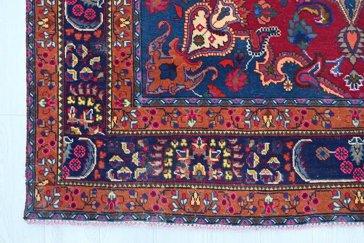 red Medium rug 6' 1" x 9' 3"