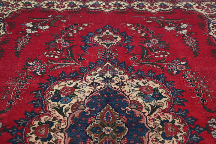 red Large rug 6' 2" x 9' 9"