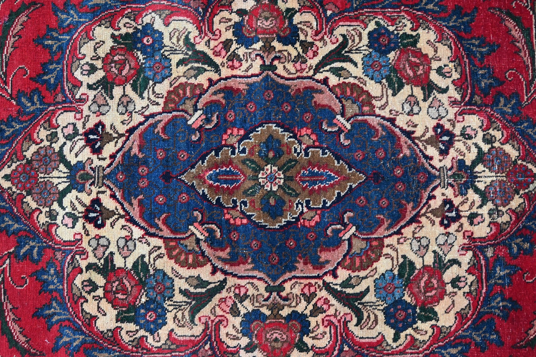 red Large rug 6' 2" x 9' 9"
