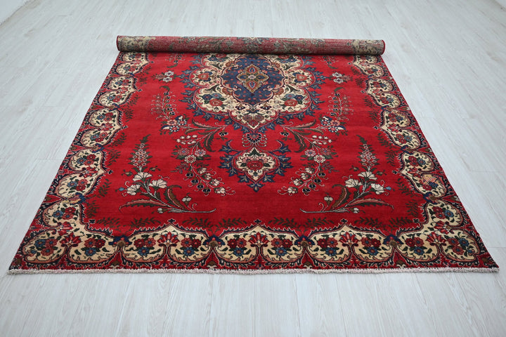 red Large rug 6' 2" x 9' 9"