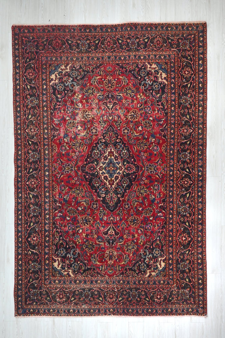 red Medium rug 6' 3" x 9' 0"