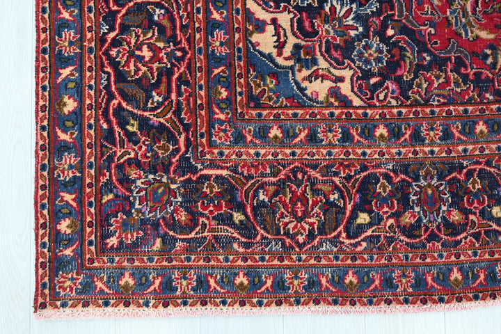 red Medium rug 6' 3" x 9' 0"