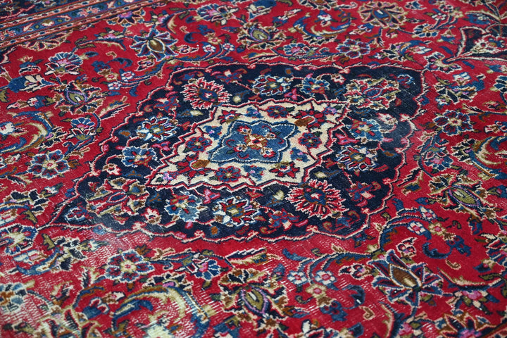 red Medium rug 6' 3" x 9' 0"
