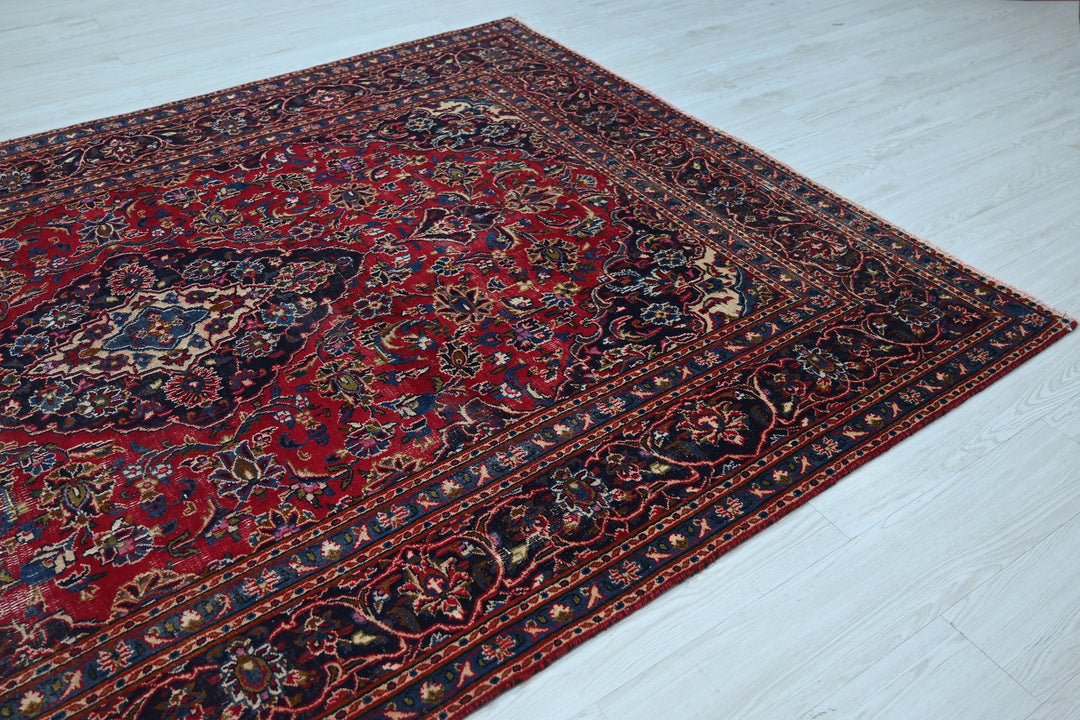 red Medium rug 6' 3" x 9' 0"