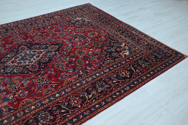 red Medium rug 6' 3" x 9' 0"