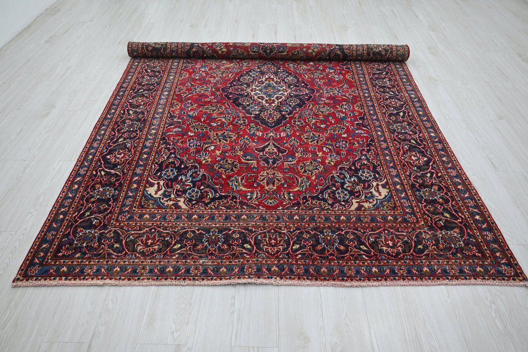 red Medium rug 6' 3" x 9' 0"