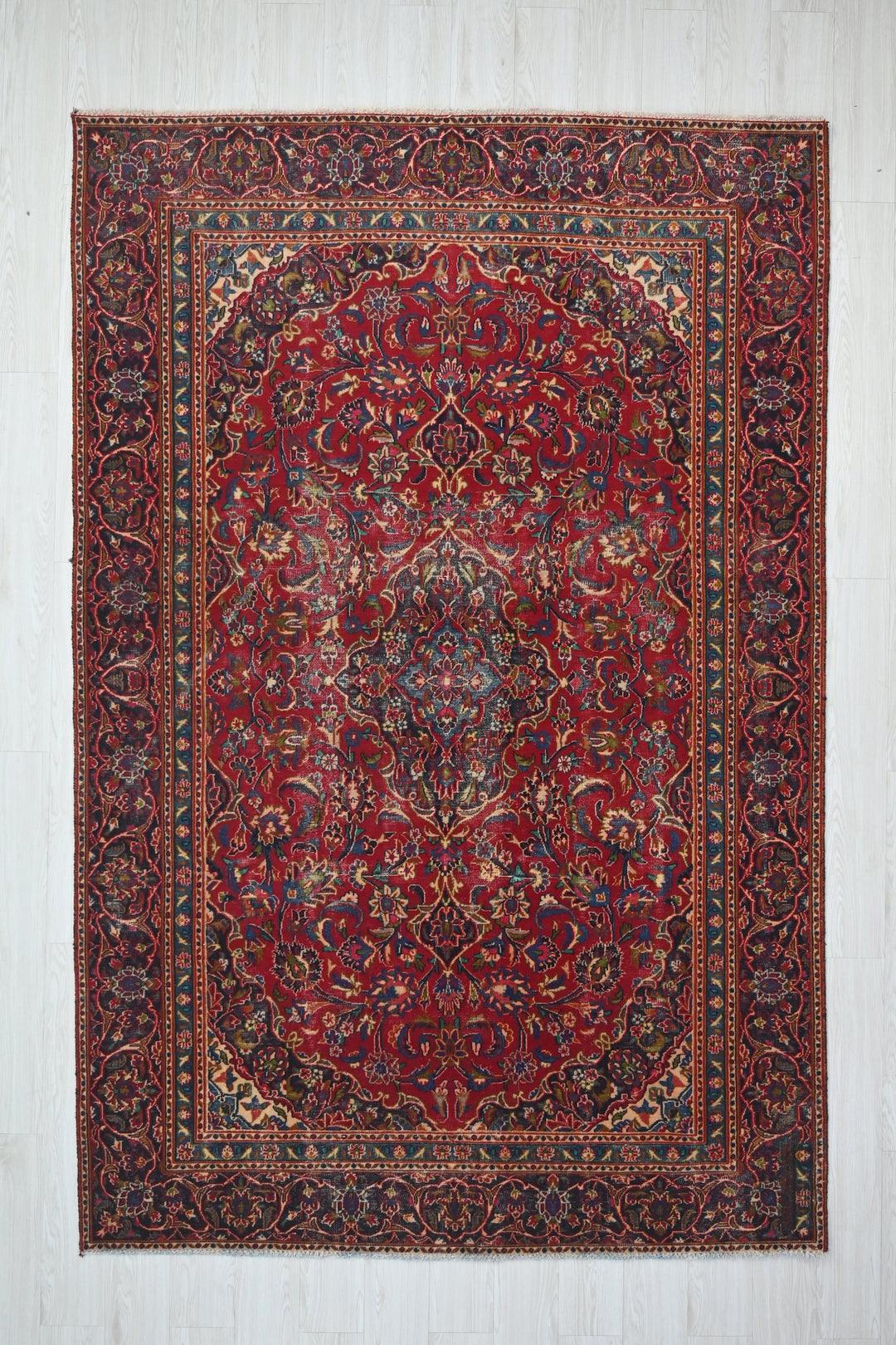 red Medium rug 5' 10" x 9' 0"