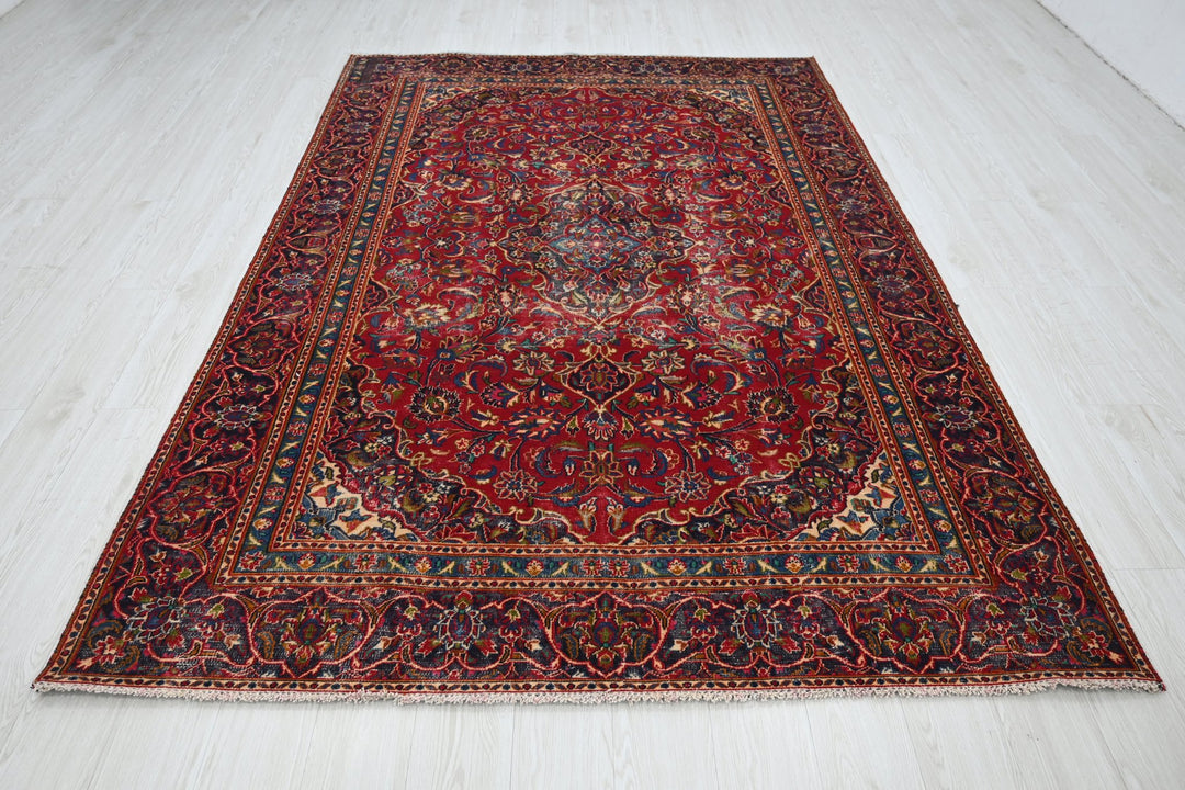 red Medium rug 5' 10" x 9' 0"