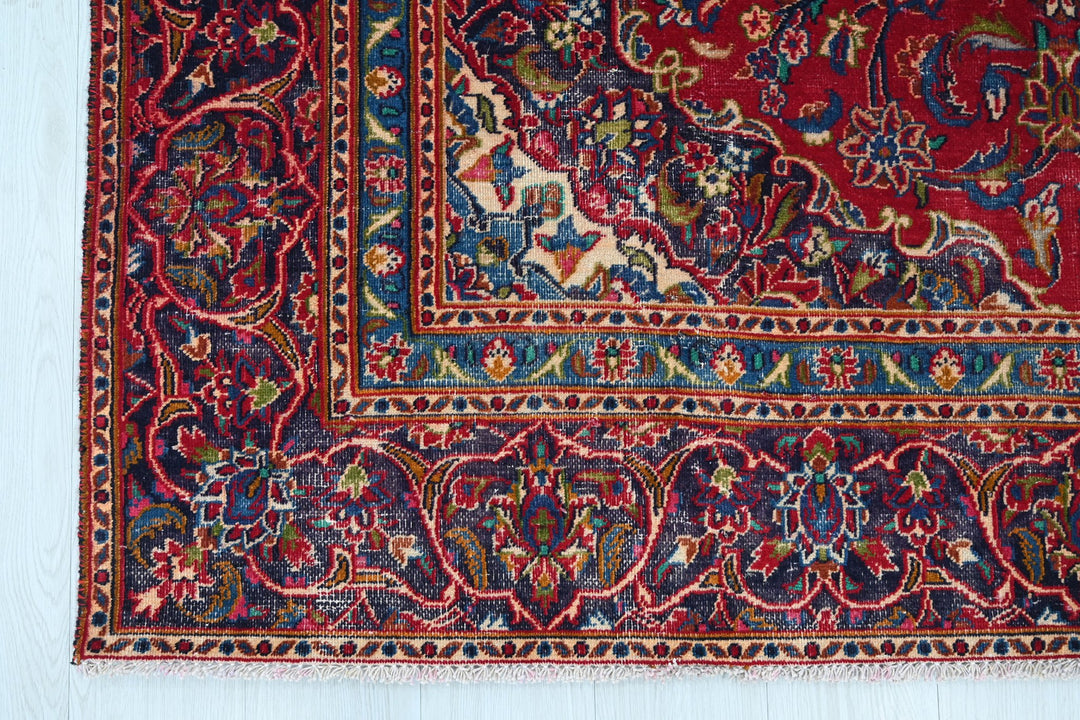 red Medium rug 5' 10" x 9' 0"