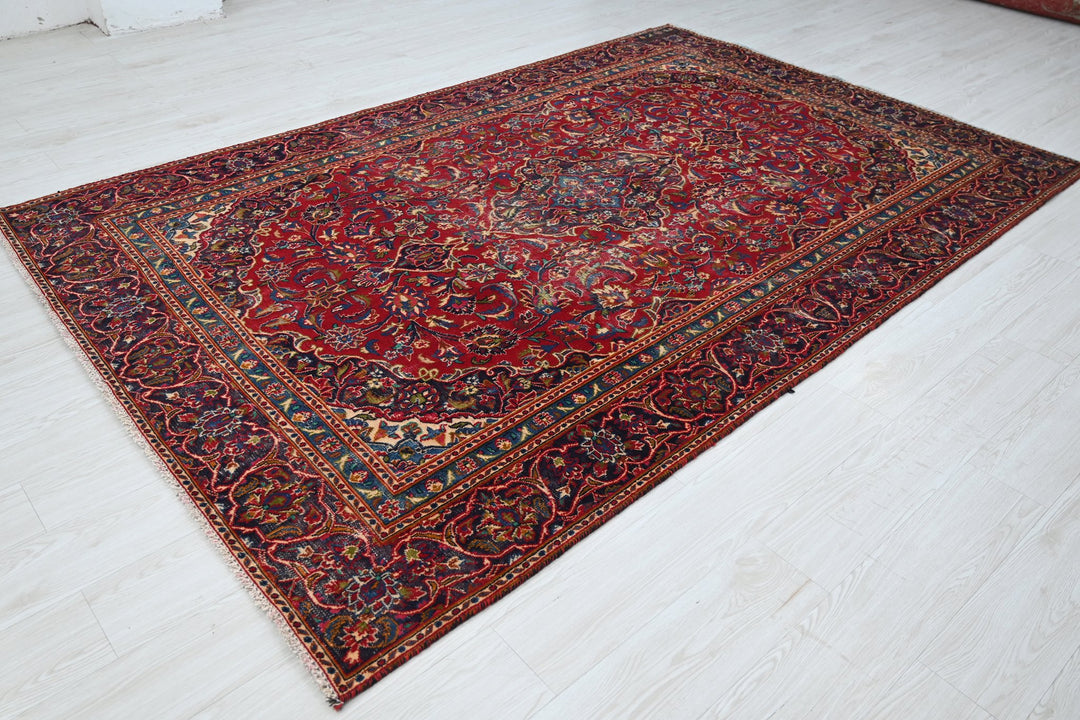 red Medium rug 5' 10" x 9' 0"