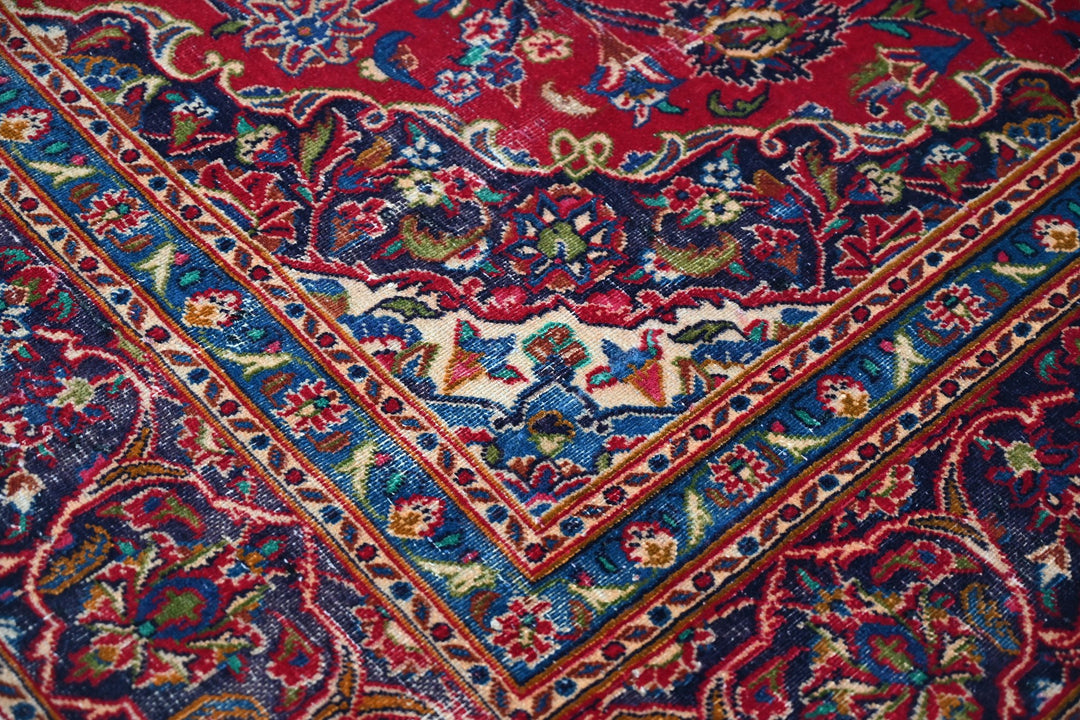 red Medium rug 5' 10" x 9' 0"