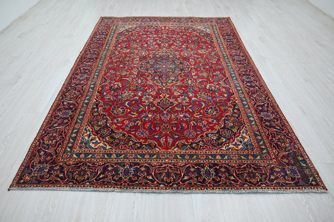 red Medium rug 5' 10" x 9' 0"